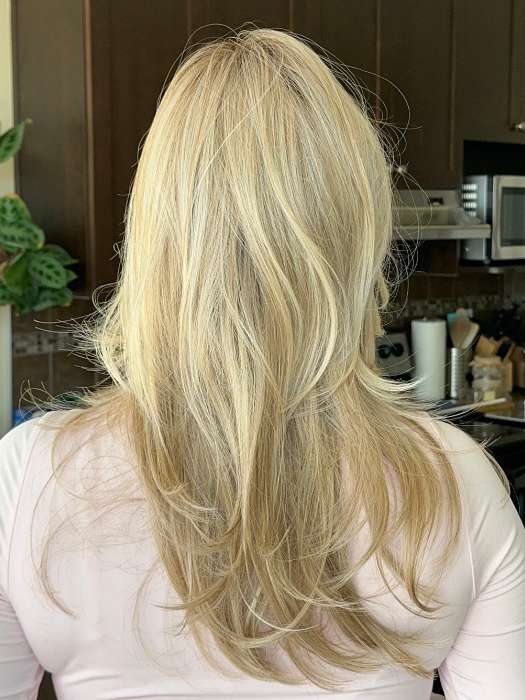 11610-beverly-hills-synthetic-lace-front-wig-mono-part-7.jpg Beverly Hills | Synthetic Lace Front Wig (Mono Part)