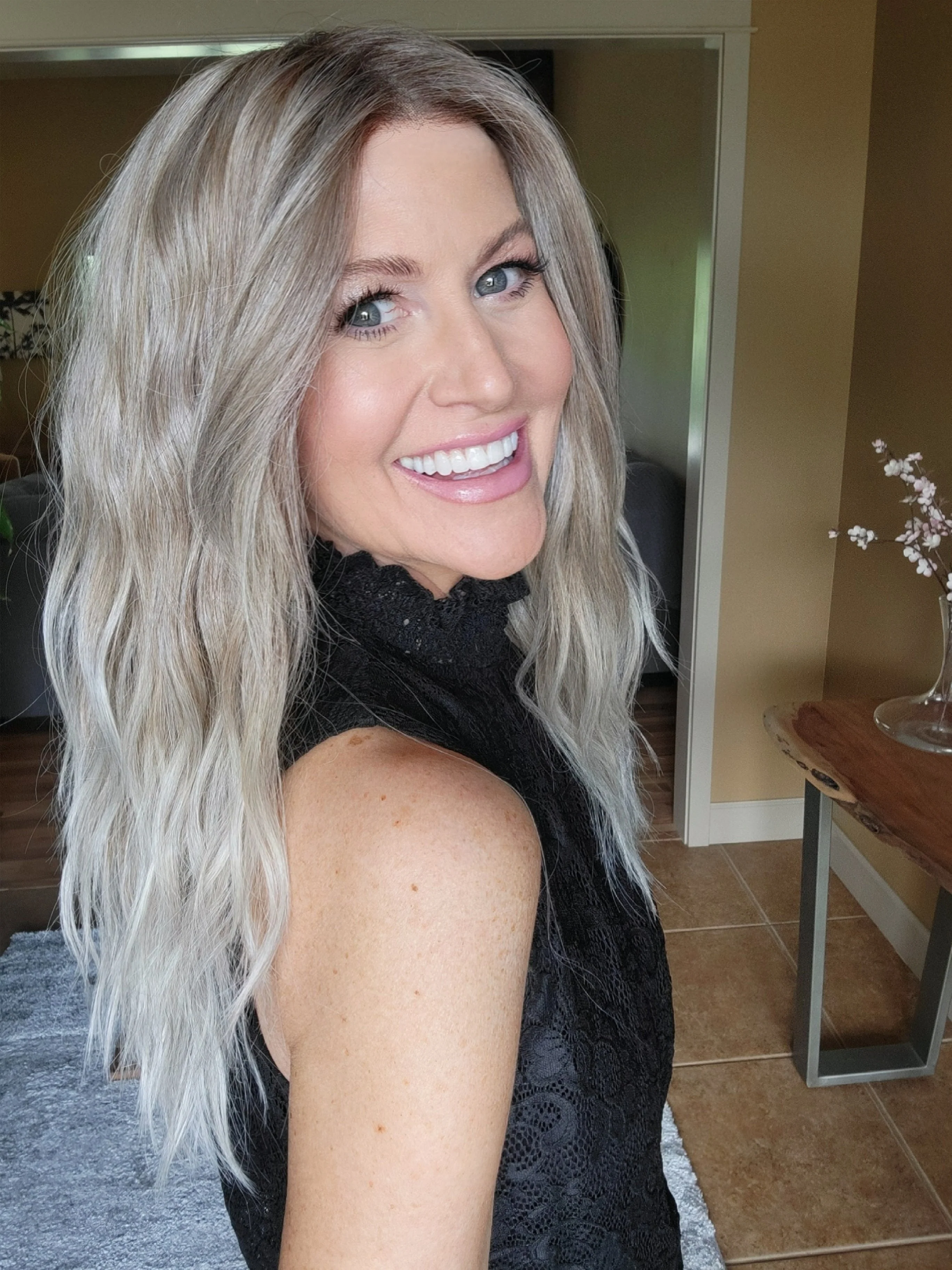 12771-roxie-synthetic-lace-front-wig-lace-part-8.webp Roxie | Synthetic Lace Front Wig (Lace Part)