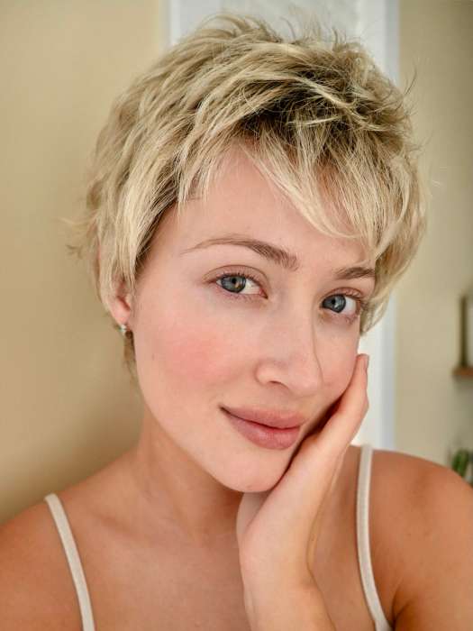 14040-lina-small-synthetic-wig-basic-cap-4.jpg Lina Small | Synthetic Wig (Basic Cap)