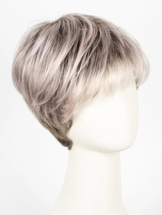 19392-stop-hi-tec-short-synthetic-wig-mono-crown-33.webp Stop Hi Tec | Short Synthetic Wig (Mono Crown)