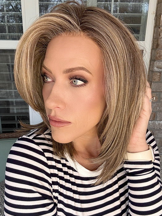 20942-chelsea-synthetic-lace-front-wig-mono-part-3.jpg Chelsea | Synthetic Lace Front Wig (Mono Part)