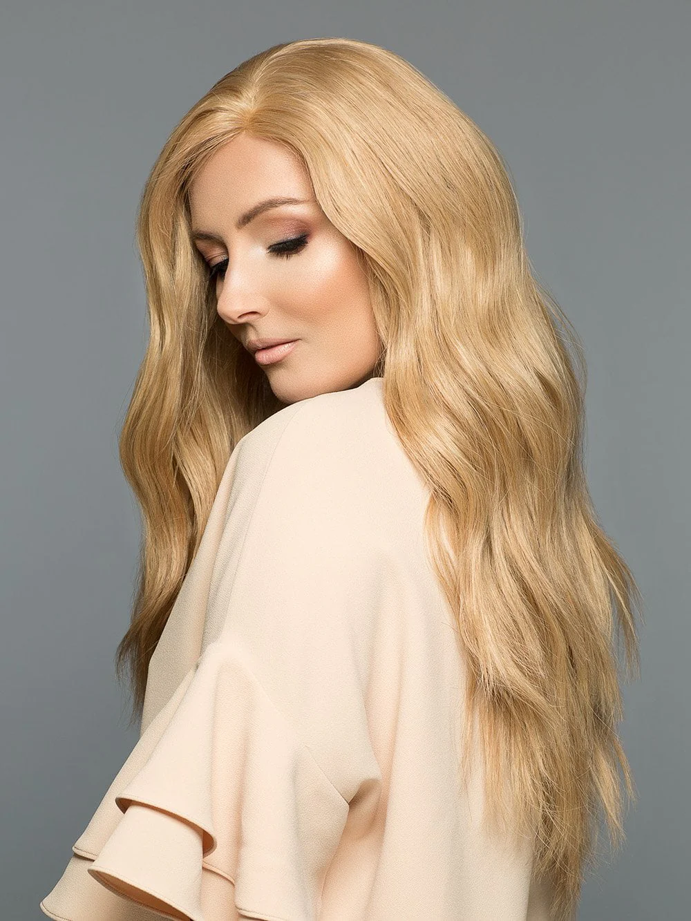 24770-amber-ht-100-human-hair-wig-hand-tied-8.webp Amber HT | 100% Human Hair Wig (Hand-Tied)