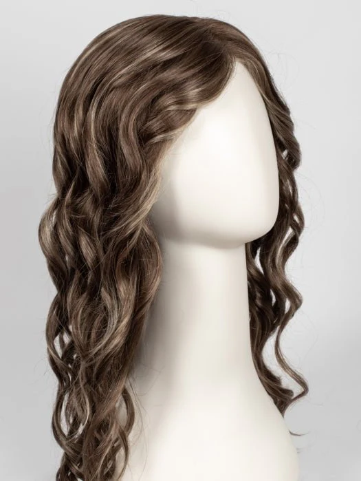 4294-sarah-large-synthetic-lace-front-wig-hand-tied-18.webp Sarah Large | Synthetic Lace Front Wig (Hand-Tied)