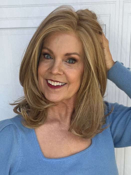 4833-showrunner-synthetic-lace-front-wig-hand-tied-10.jpg Showrunner | Synthetic Lace Front Wig (Hand-Tied)