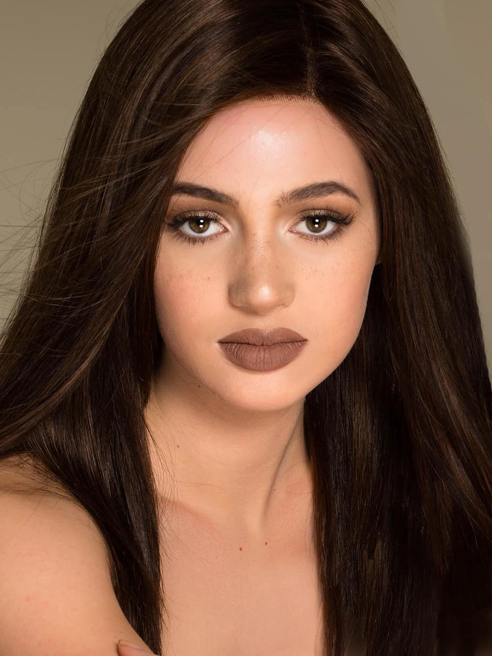 5249-emotion-deluxe-remy-human-hair-lace-front-wig-hand-tied-7.webp Emotion Deluxe | Remy Human Hair Lace Front Wig (Hand-Tied)